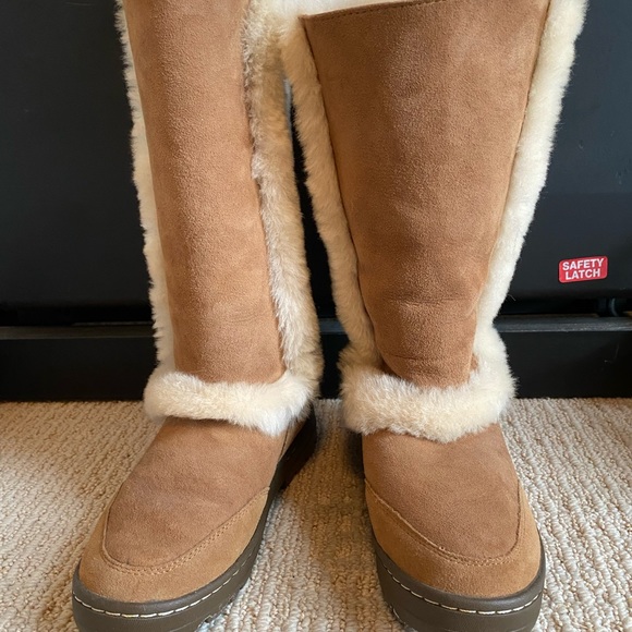 Authentic Ugg Sunburst Tall - Picture 3 of 3